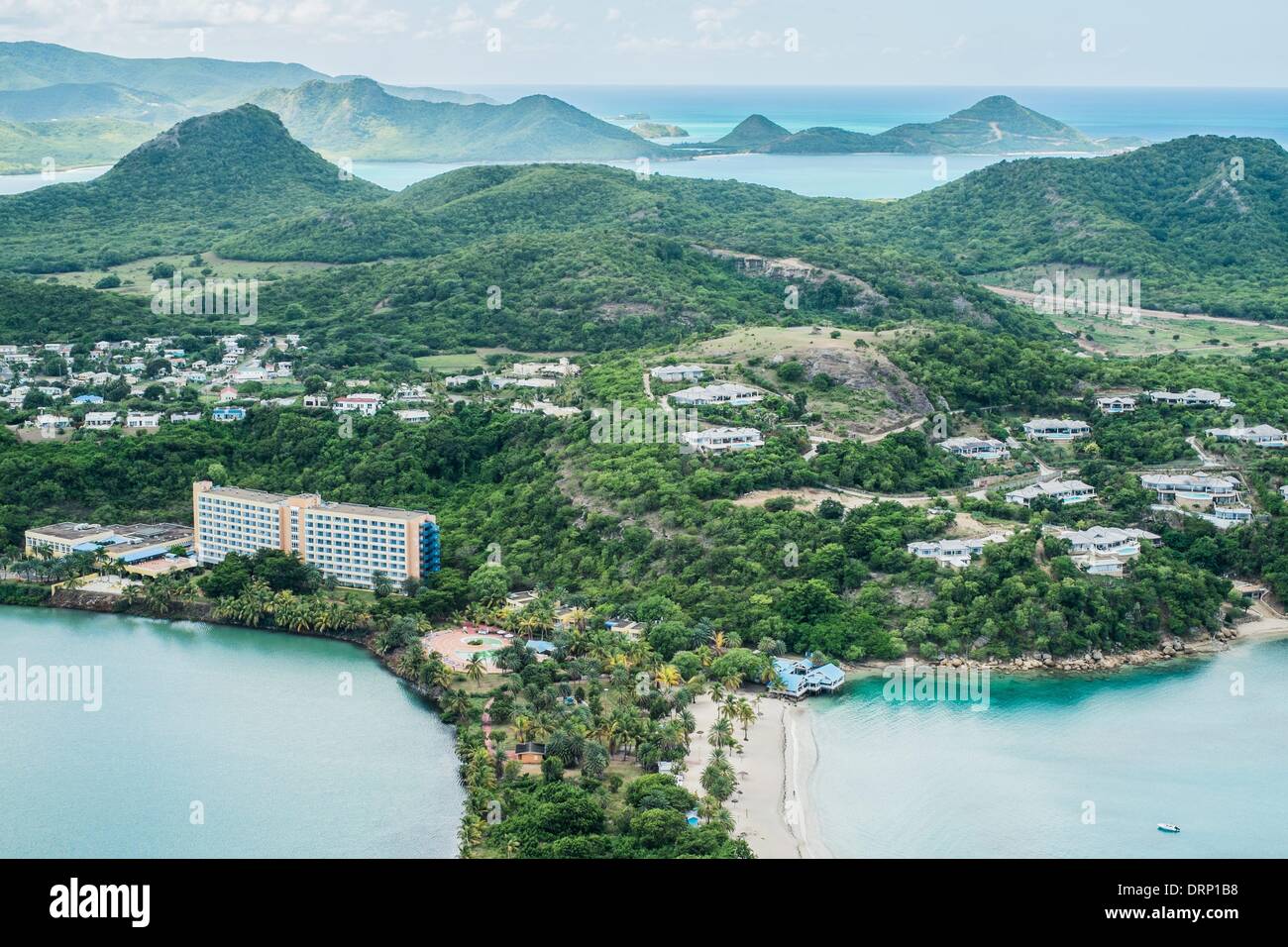 Erernen Blick auf die Insel Antigua mit Hotels, Strand und Wald. -Oktober 2013. Stockfoto