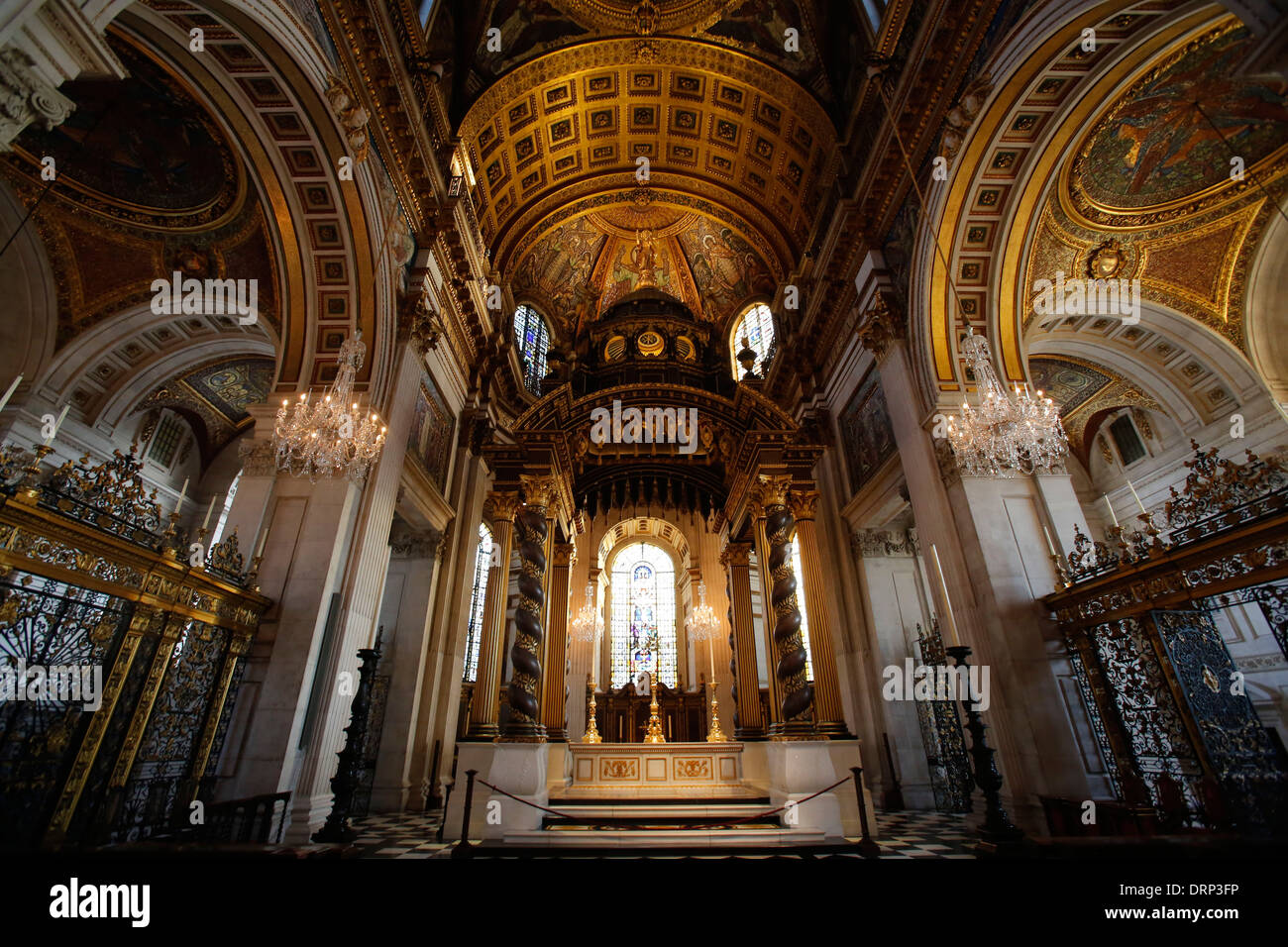 Eine allgemeine Ansicht in St. Pauls Kathedrale in central London Großbritannien, 10. Dezember 2012. Stockfoto