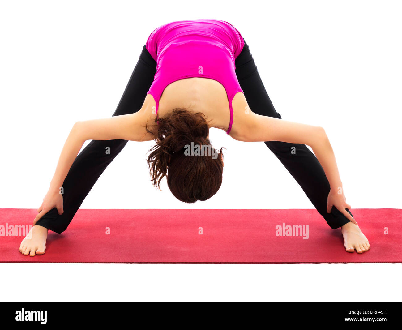 Frau macht eine Variation des breiten Beinen nach vorne beugen im Yoga (Serie mit dem gleichen Modell verfügbar) Stockfoto