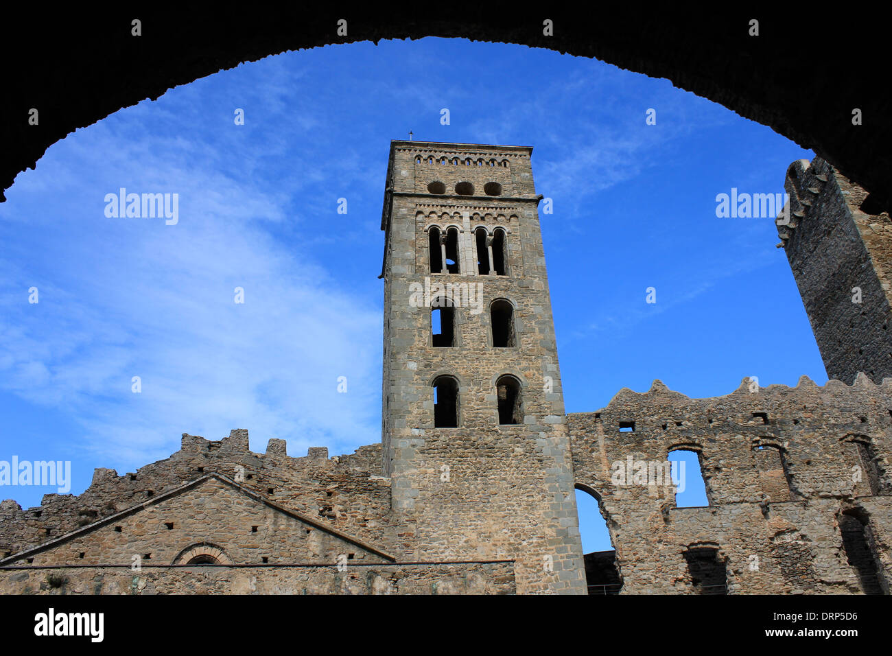 Bell Tower von Sant Pere de Rodes Kloster, Girona, Spanien Stockfoto