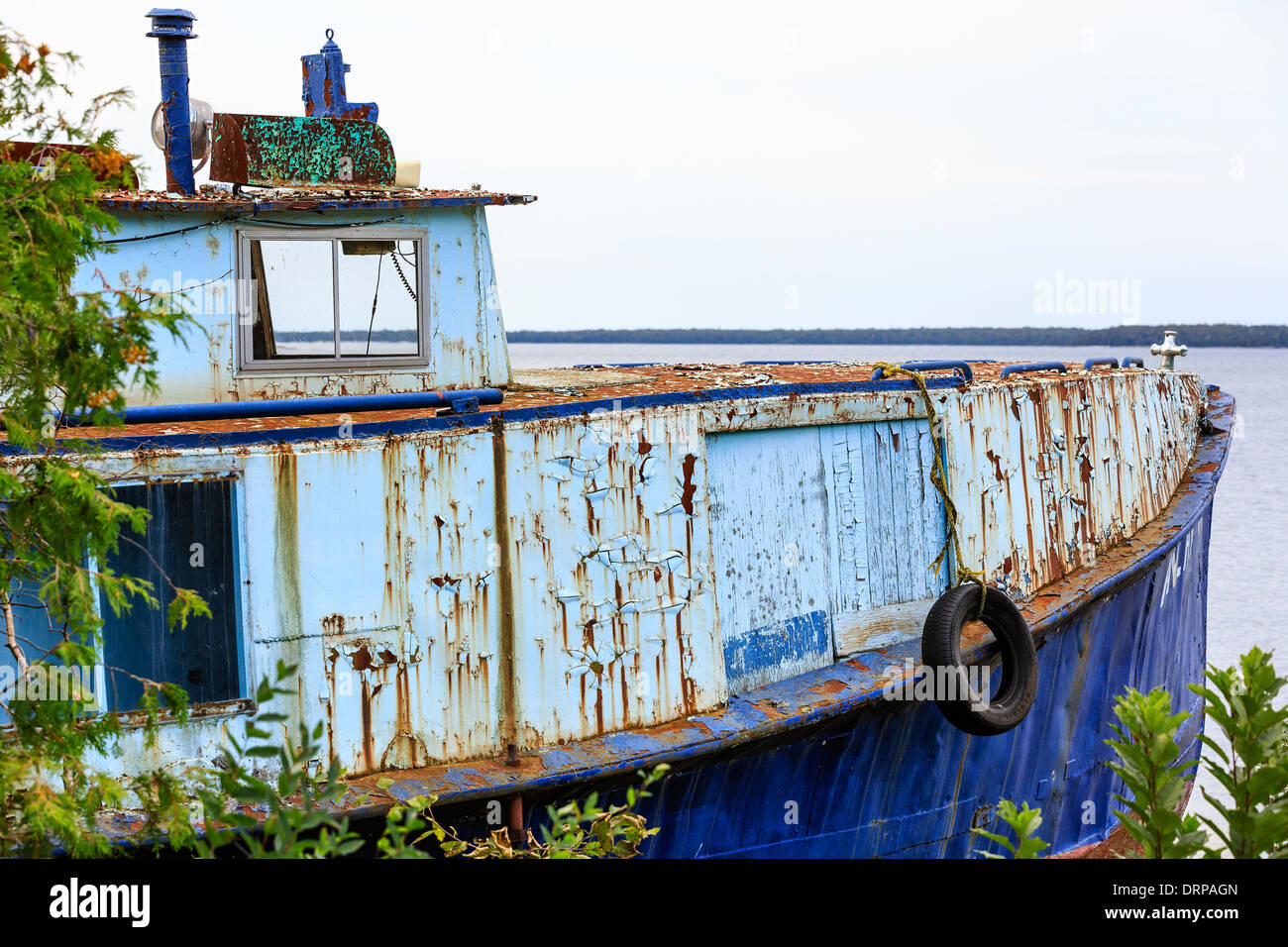 Rosten verlassene Boot an der Georgian Bay, Bruce Peninsula, Ontario, Kanada Stockfoto
