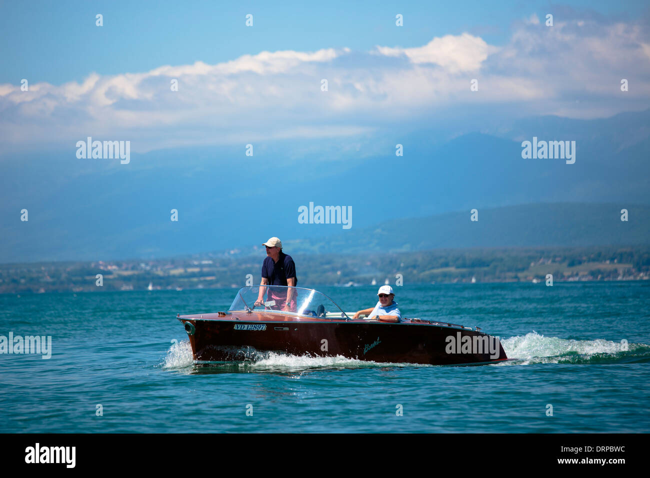 Motorboot Boesch Deluxe 5.6 Luxus Schnellboot kreuzt Lac Leman, Genfer See, in der Nähe von Evian-Les-Bains, Frankreich Stockfoto