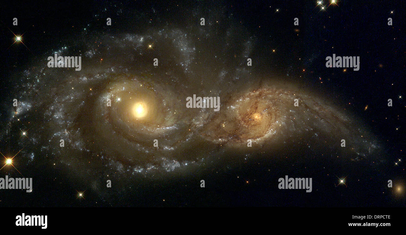 Wechselwirkende Spiralgalaxien NGC 2207 und IC 2163 Stockfoto