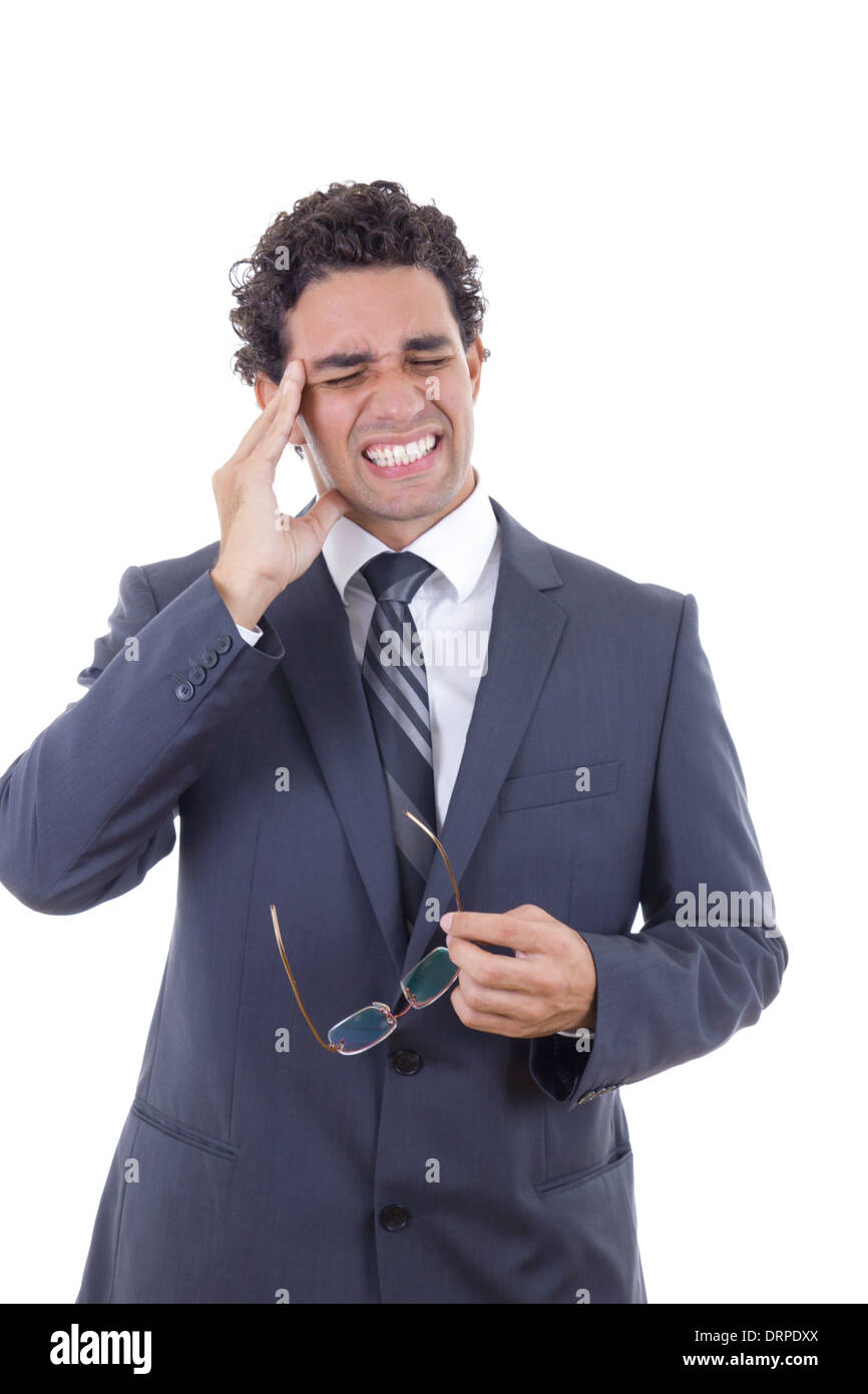Mann im Anzug mit Kopfschmerzen halten Gläser Stockfoto