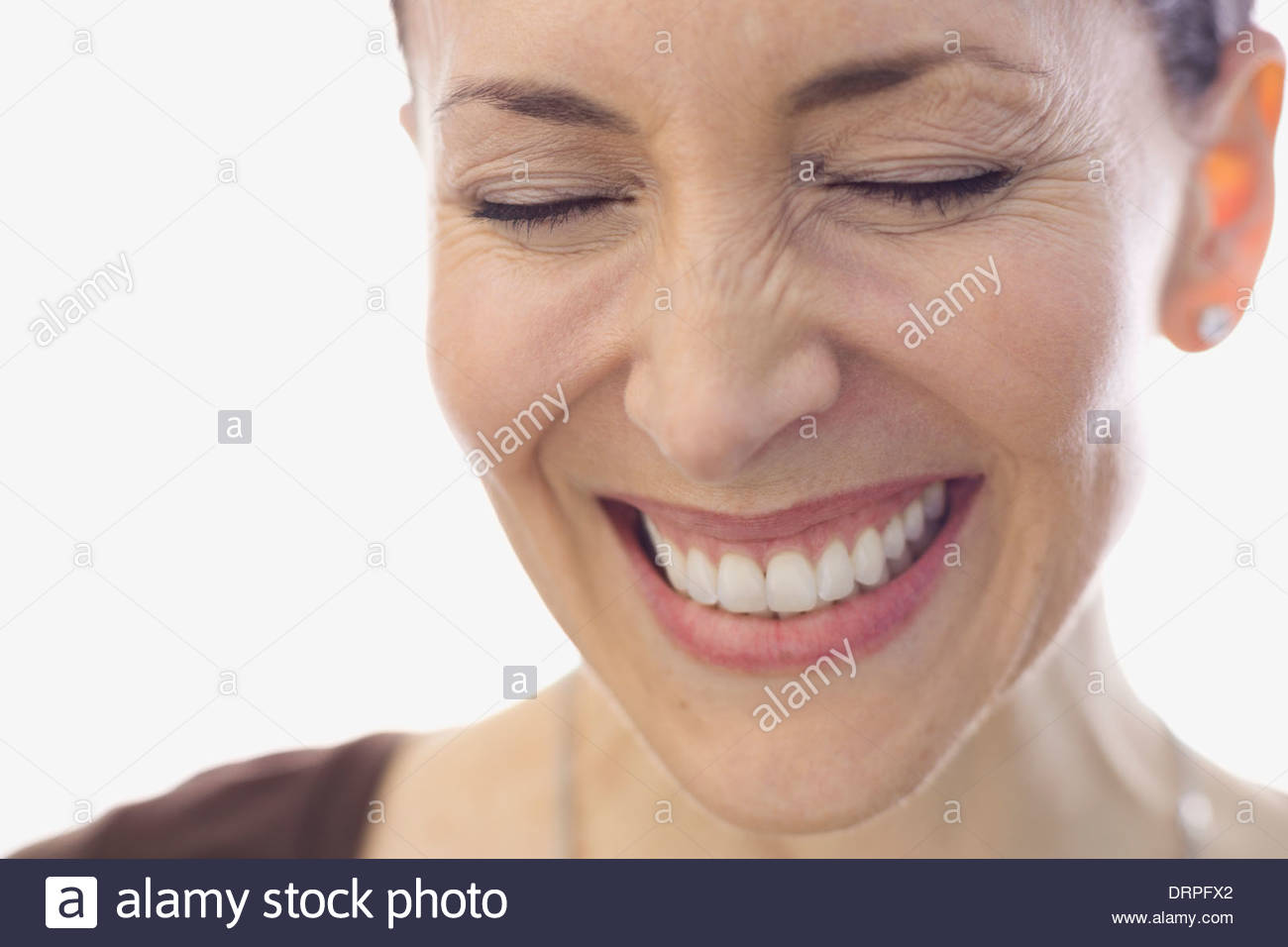 Close-up Portrait von lächelnden Frau mit Augen geschlossen Stockfoto