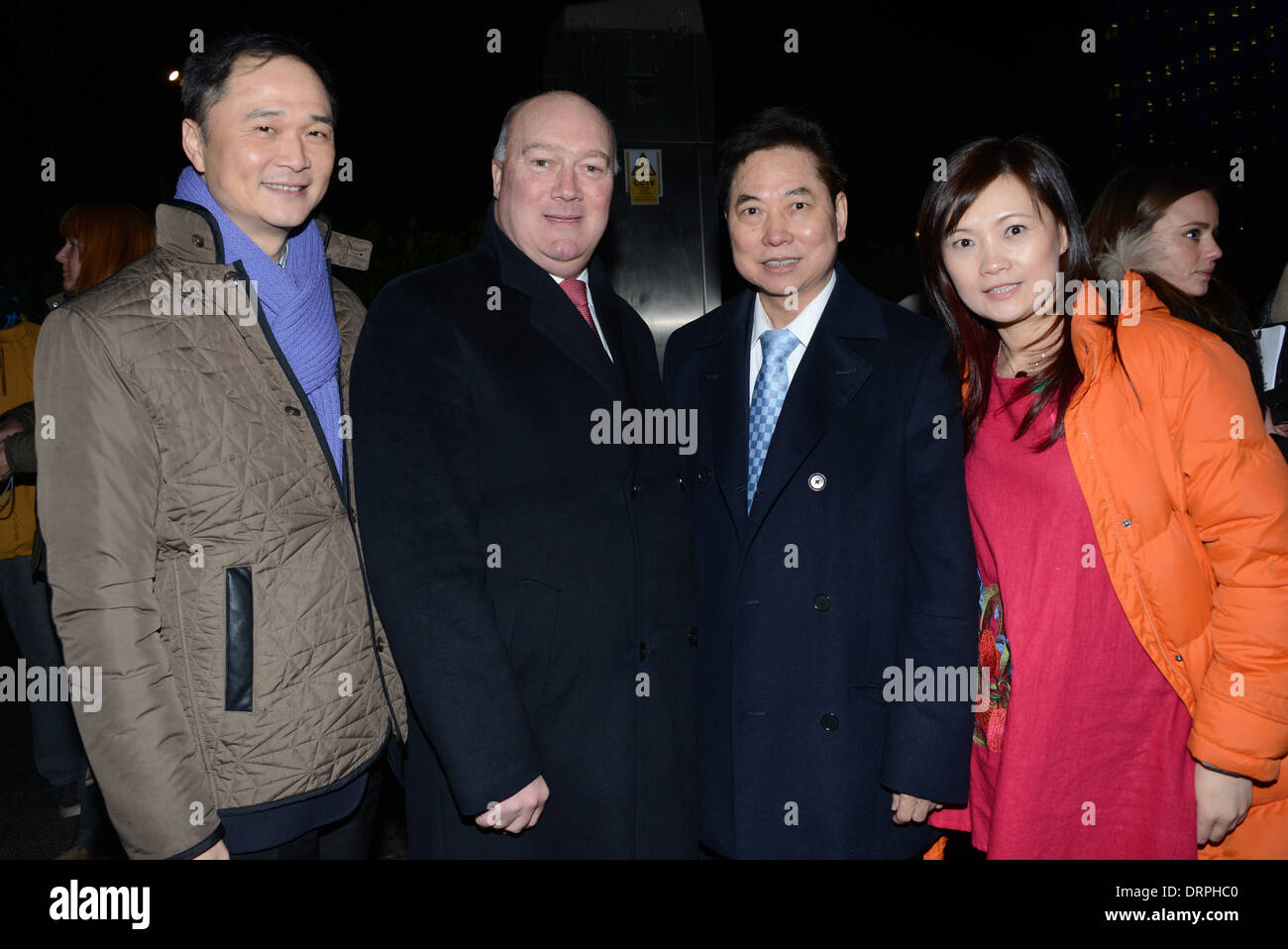 London UK, 30. Januar 2014: London Chinese Community Host, EDf und China Sponsor für Feier Chinese New Year Eve. Die EDF leuchtet rot und Gold am London Eye. Foto: siehe Li/Alamy Live News Stockfoto