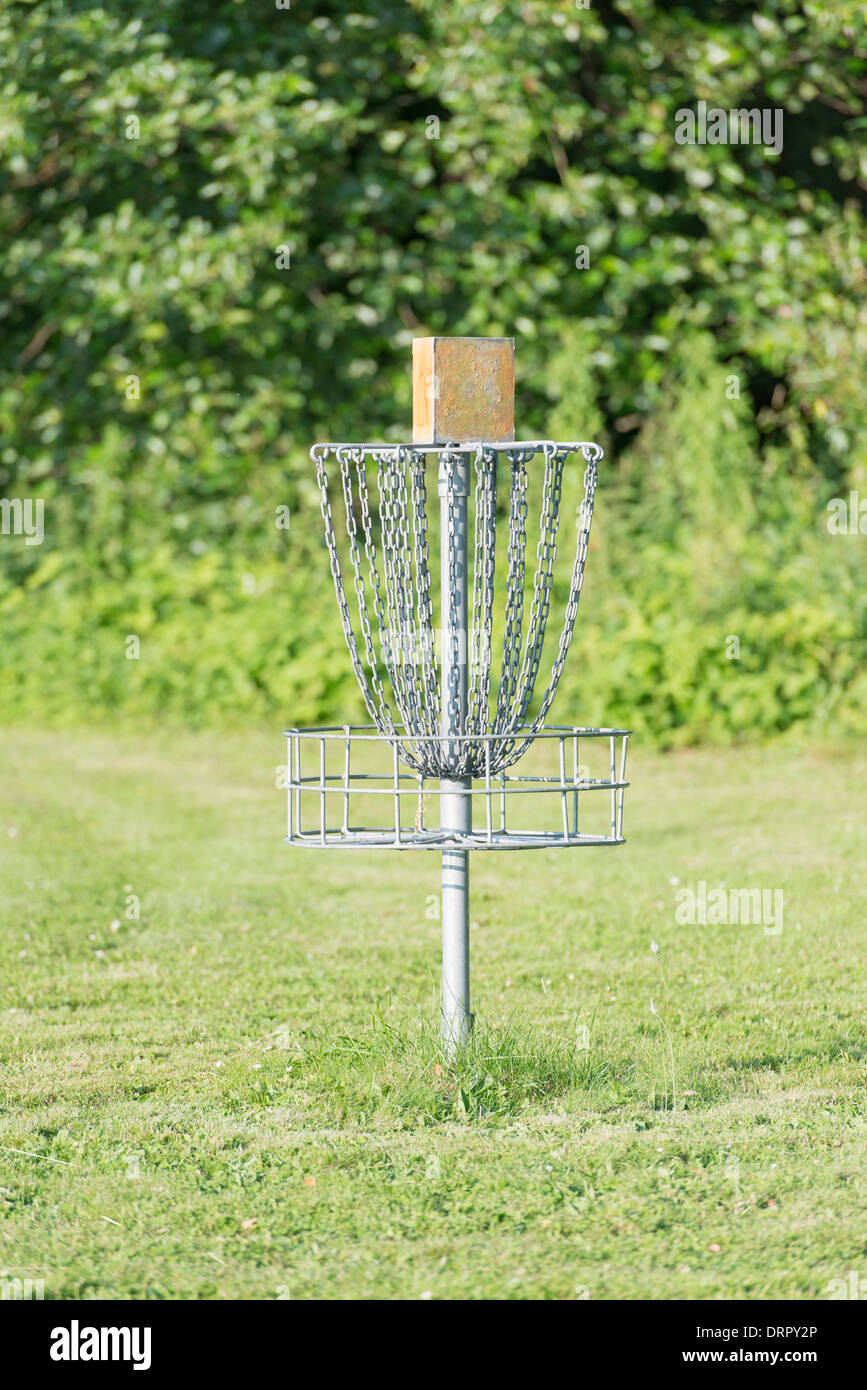 Ziel oder Ziel für einen Frisbee in einem Park verwendet für die Disc-Golf-Spiel Stockfoto