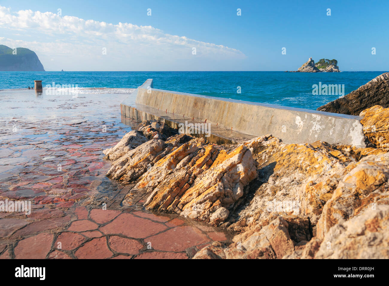 Alte Mole Pier in Petrovac Stadt, Adria, Montenegro Stockfoto