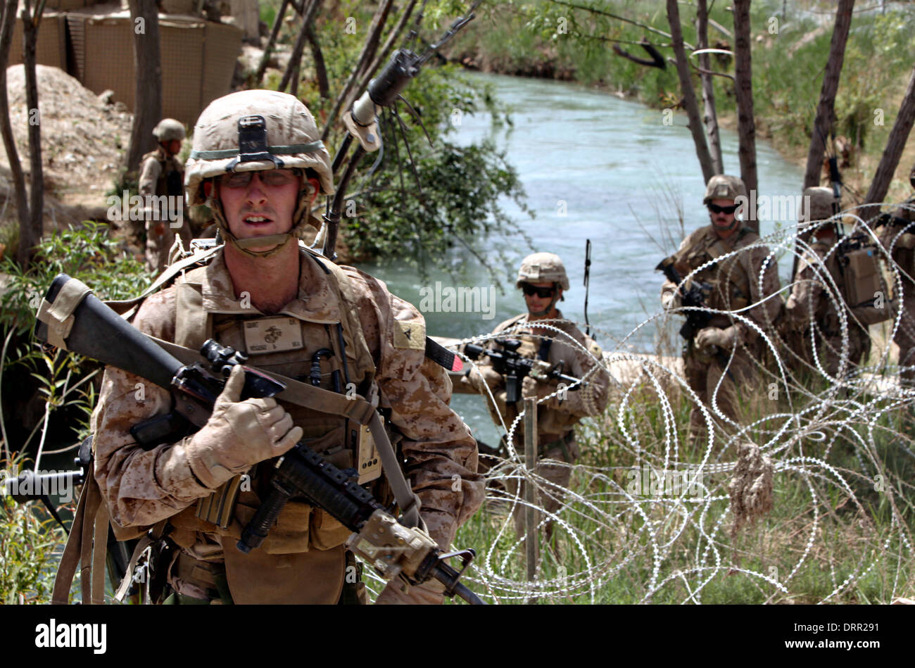 US-Marines beginnen eine Patrouille für aufständische Tätigkeit 14. April 2012 in Kajaki, Afghanistan. Stockfoto
