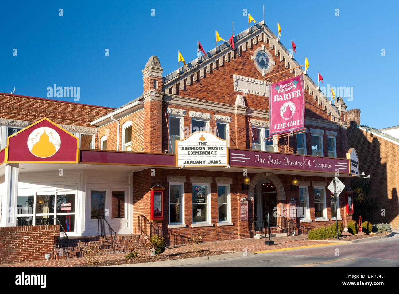 Vorderansicht des historischen Barter Theatre auf der Main Street in Abingdon, Virginia. Stockfoto