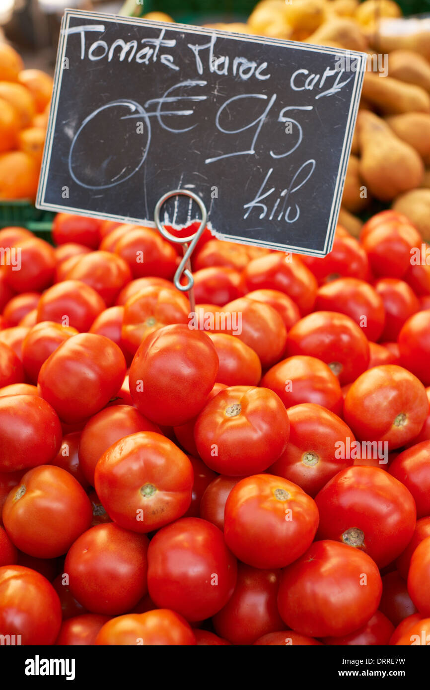 Frische Tomaten-Gemüse auf Provence-Markt von Marseille, Südfrankreich Stockfoto