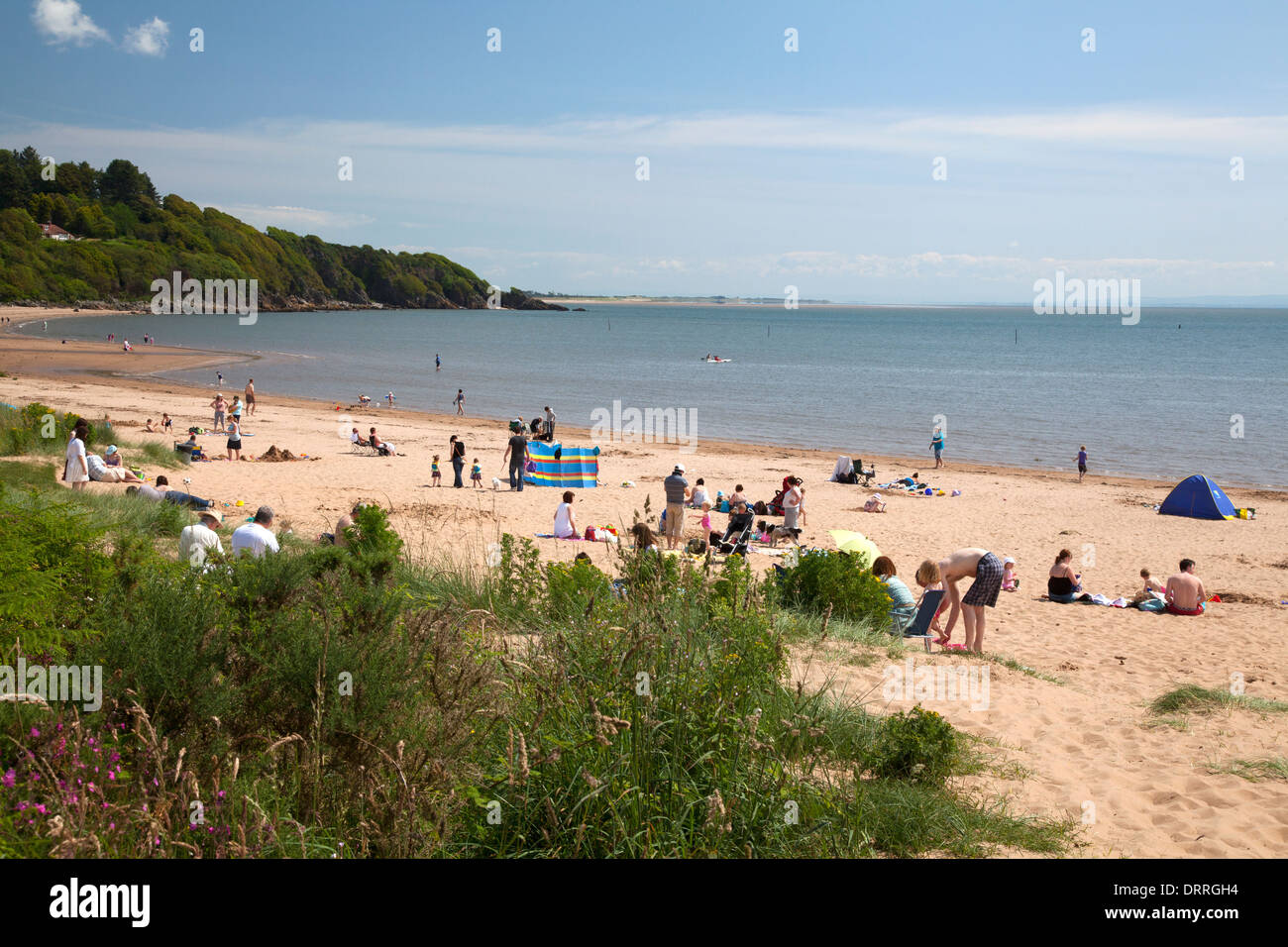 Sandyhills Strand mit Urlauber genießen die Sonne, Dumfries & Galloway Stockfoto