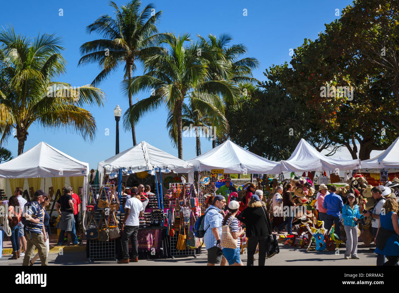 Miami Beach, Florida, Ocean Drive, Art déco-Wochenende, Festival, Straßenmesse, Verkaufsstände von Verkäufern am Marktstand, Einkaufsbummel Stockfoto