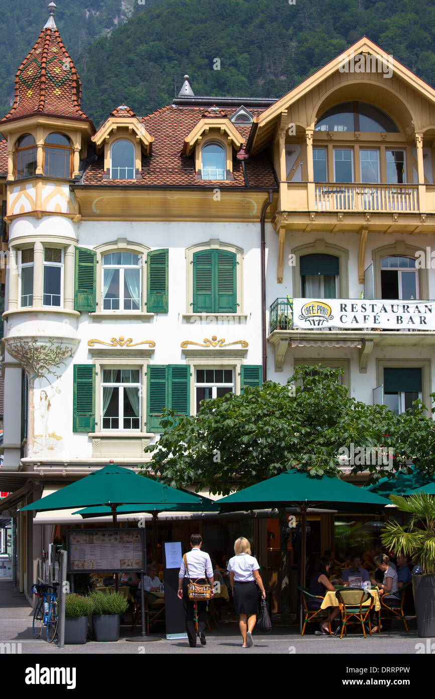 Cafe de Paris im Marktplatz in Interlaken im Berner Oberland, Schweiz Stockfoto