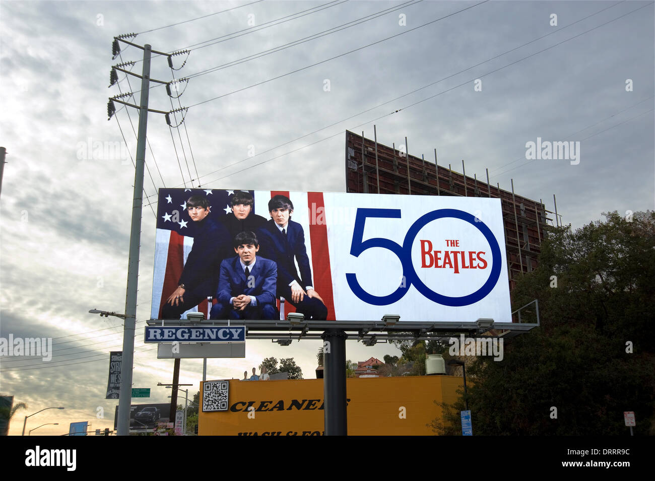 Februar 2014: The Beatles zurück zum Sunset Strip mit einem Plakat zum 50. Jubiläum der TV-Show von Ed Sullivan. Stockfoto