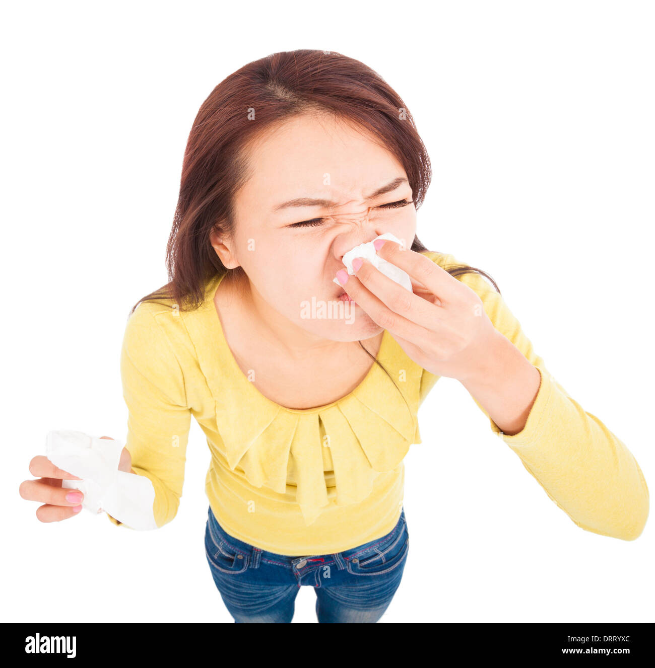 junge Frau ist mit schmerzhaften Gesicht Niesen. Stockfoto