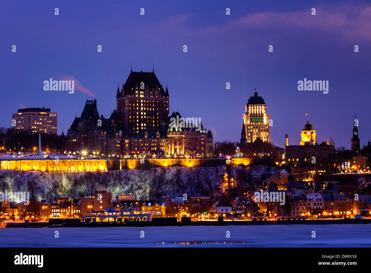 Quebec City Skyline von Levis, Kanada Stockfoto