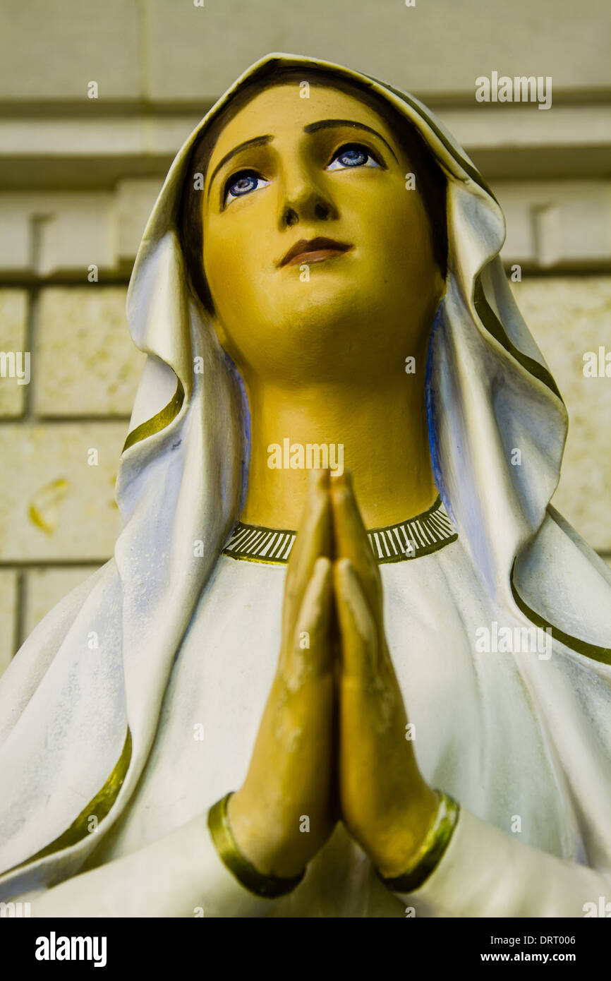 Jungfrau Maria im Gebet, Basilika Sainte-Anne-de-Beaupré, Quebec, Kanada Stockfoto