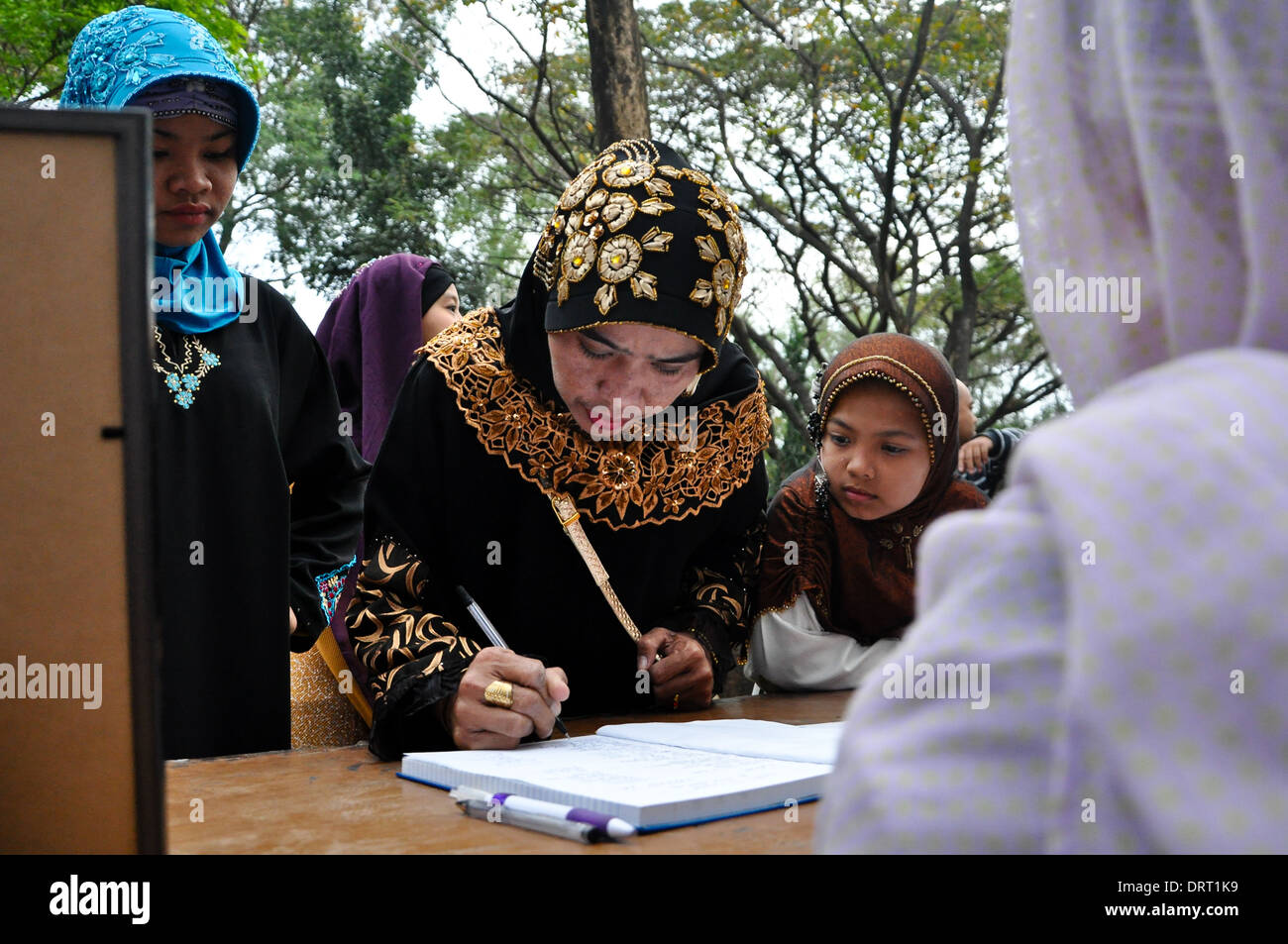 Ein Filipino Moslems registriert ihre Anwesenheit bei der World Hijab Day Feier in Quezon City am 1. Februar. Stockfoto