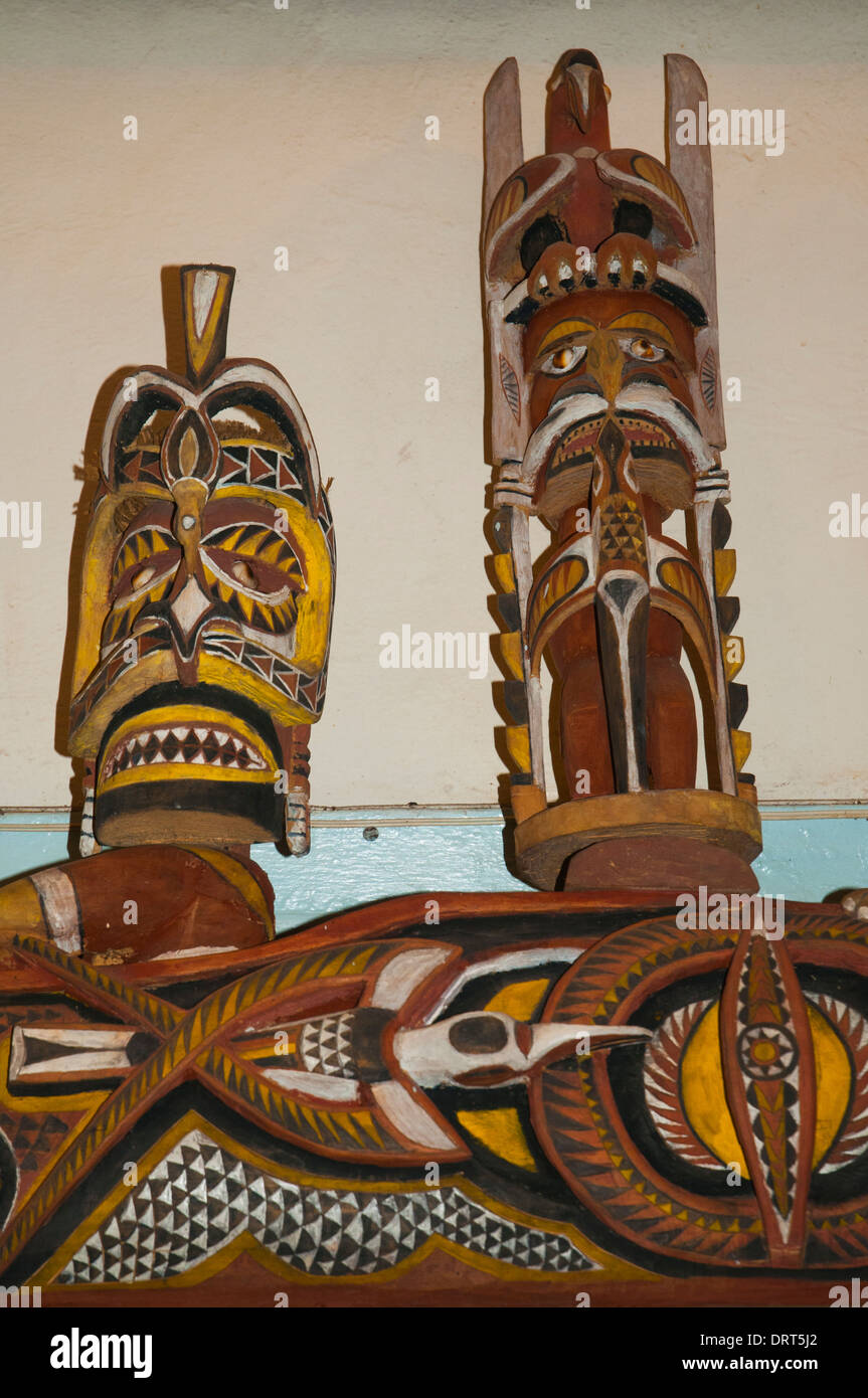 Malagan Masken und Schild aus Neuirland Provinz, Papua-Neu-Guinea Stockfoto