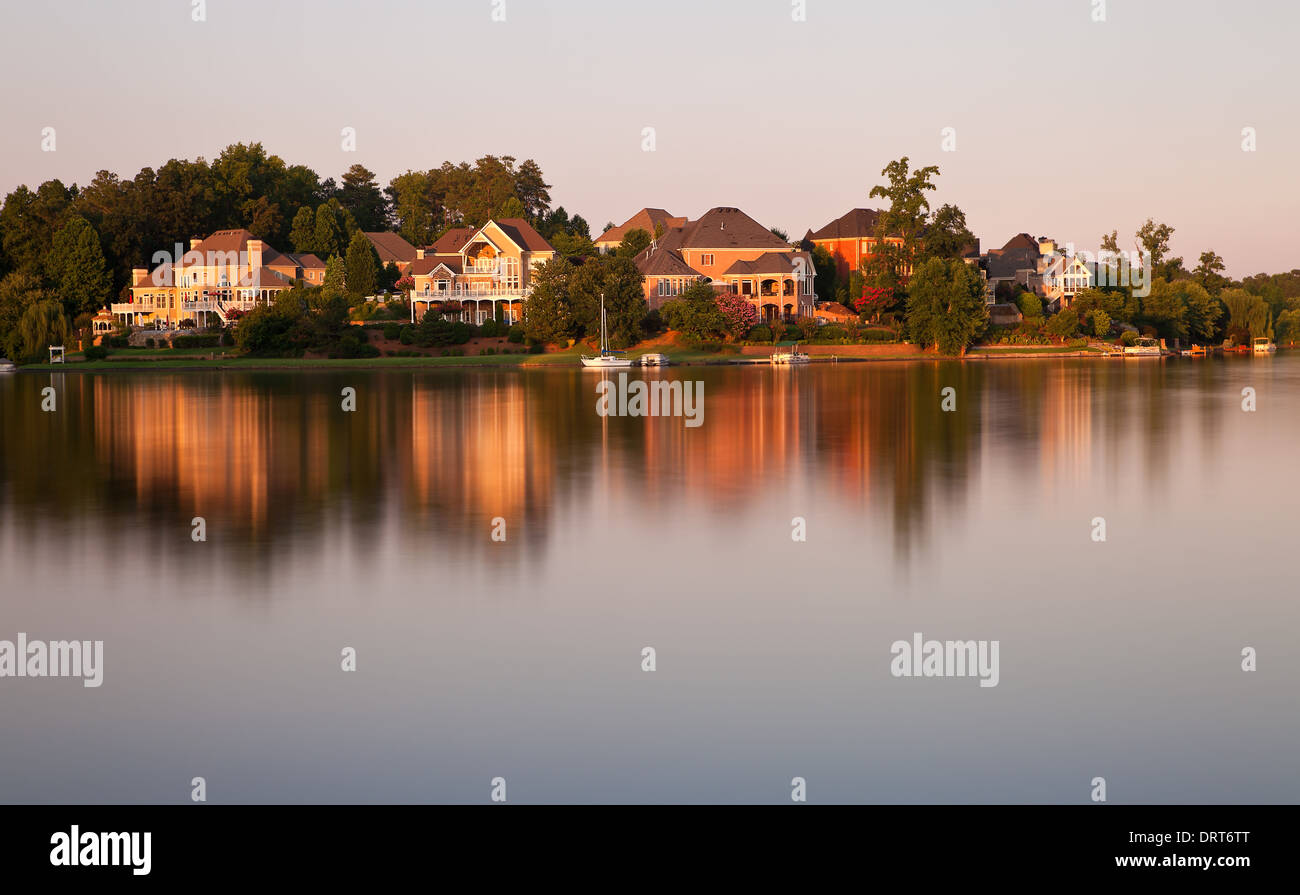 Häuser am See Stockfoto Häuser am See Stockfoto