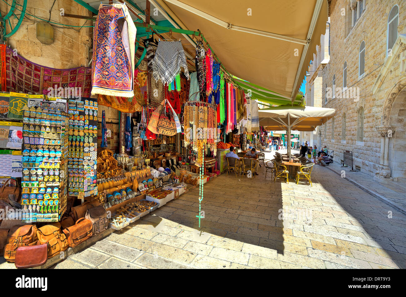 Basar in der Altstadt von Jerusalem bietet Auswahl an Nahen Osten traditionelle Produkte und Souvenirs in Jerusalem, Israel. Stockfoto