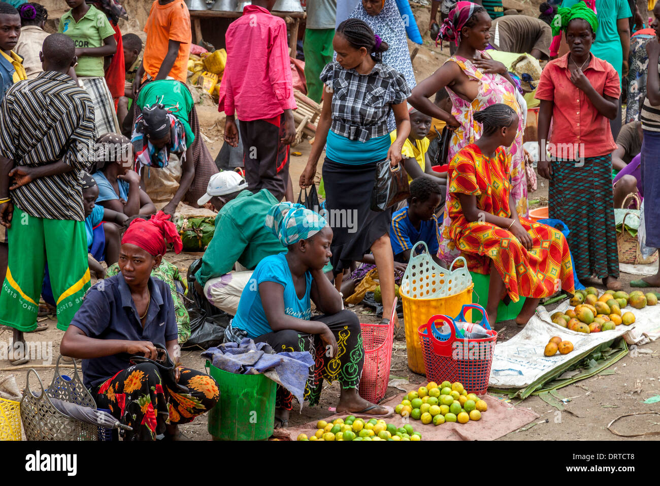 Der Samstagsmarkt in Jinka, Omo-Tal, Äthiopien Stockfoto
