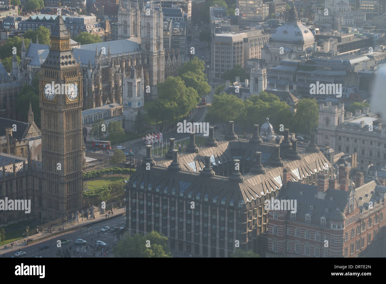 Big Ben mit Westminster Abbey im Hintergrund, London, England Stockfoto