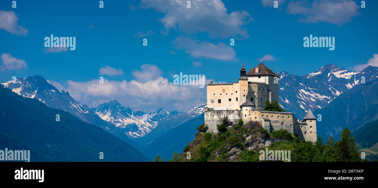 Schloss Tarasp im unteren Engadin in den Schweizer Alpen, Schweiz Stockfoto