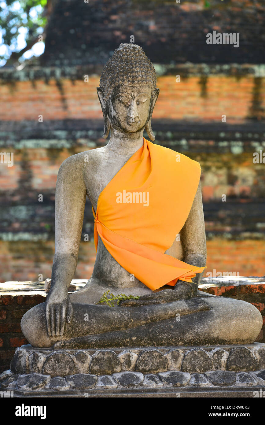Status der Buddha am Wat Yai Chaimongkol in Ayutthaya, Thailand Stockfoto