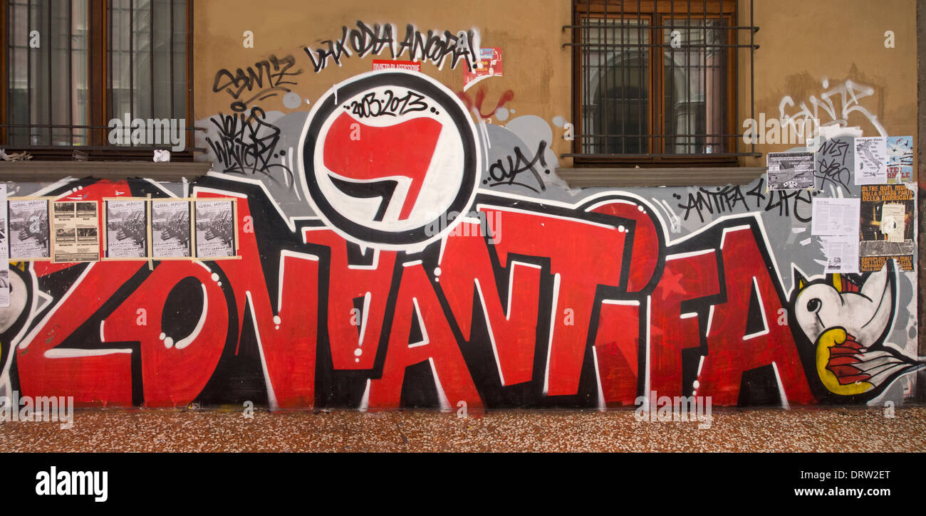 Antifaschistische Gefühle sind kühn in einem Schüler-Graffito an einer Wand Bologna ausgedrückt. Stockfoto