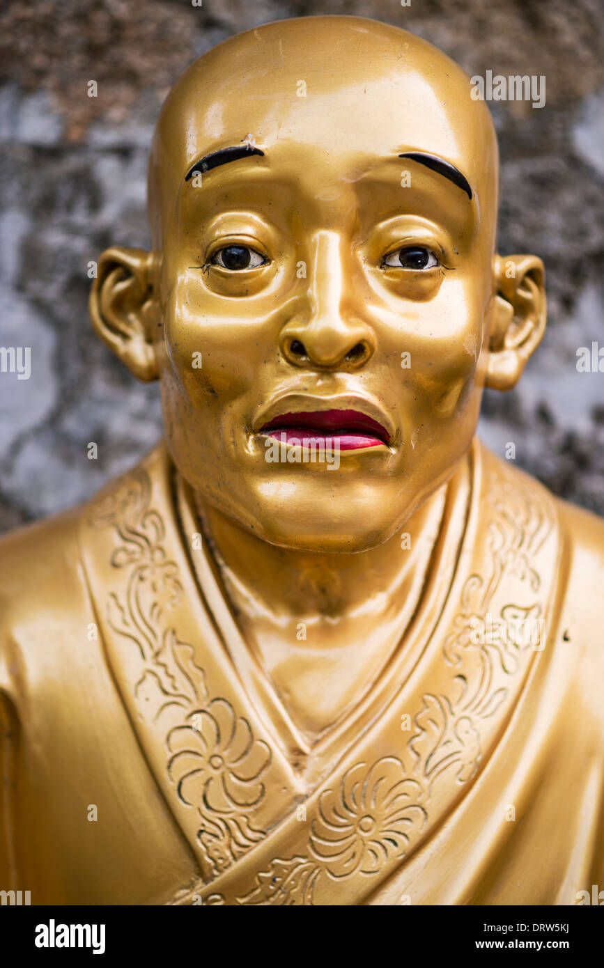 Buddha-Statue in zehn tausend Buddhas Kloster in Hong Kong, China. Stockfoto