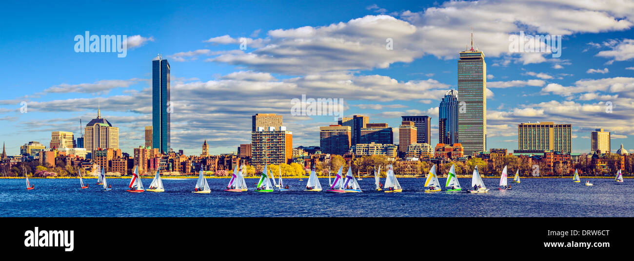 Boston, Massachusetts Skyline Panorama Back Bay über den Charles River Stockfoto