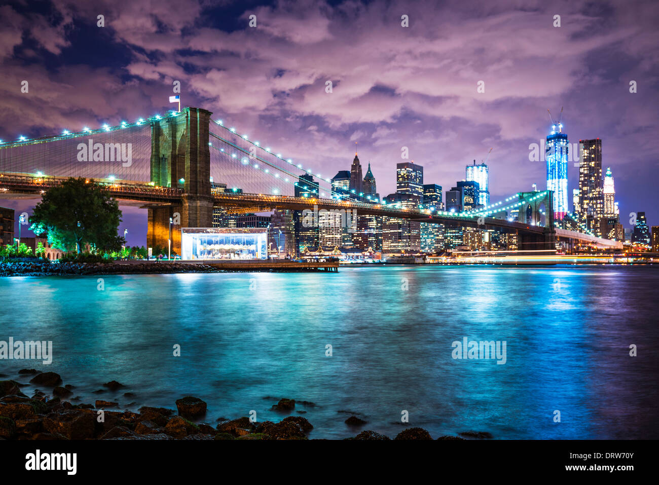 New York City mit dramatischen Wolkendecke. Stockfoto