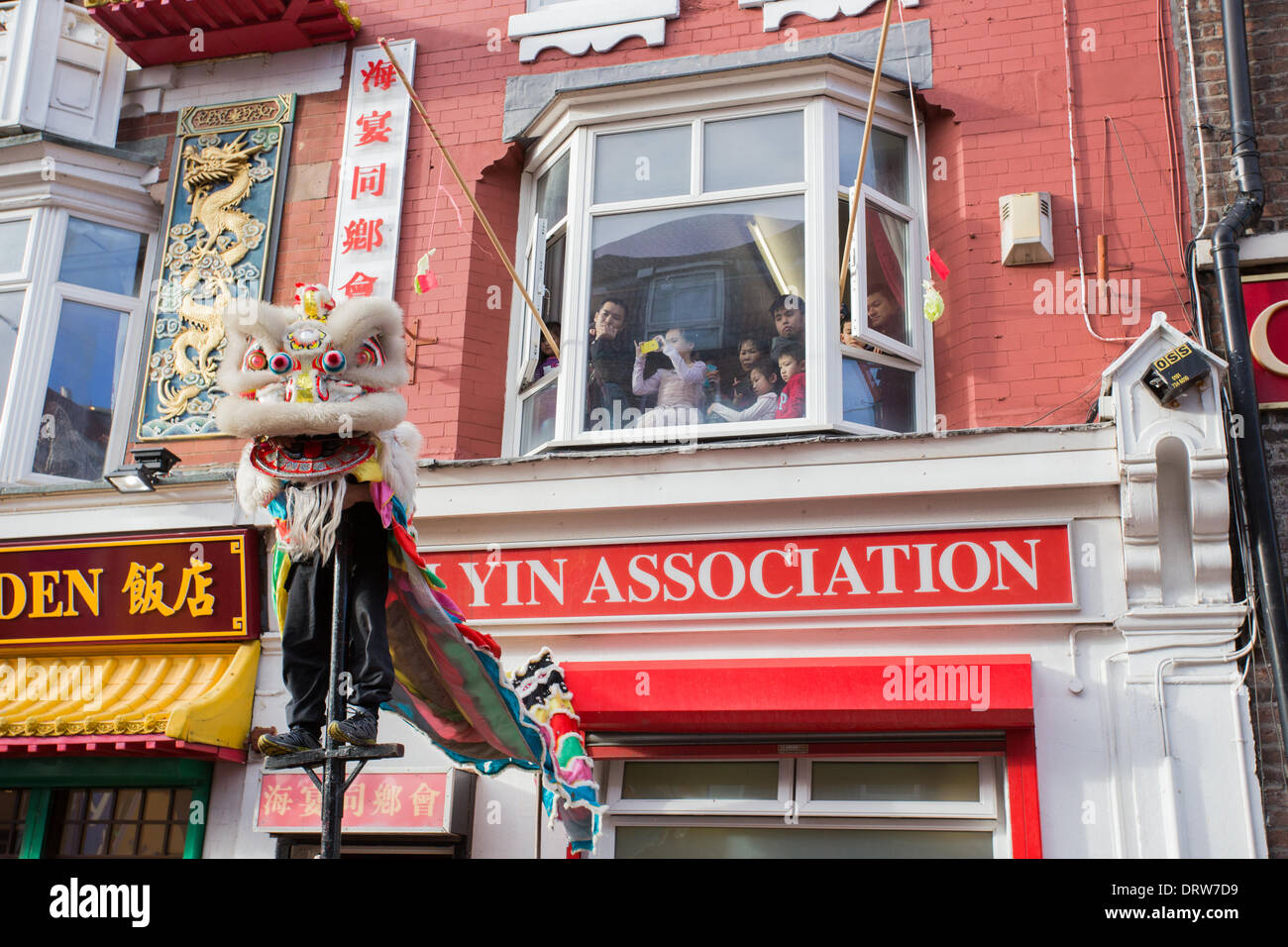 Liverpool, Vereinigtes Königreich. 2. Februar 2014. Chinese New Year Feiern haben auf Samstag, 2. Februar 2013 in Liverpool stattgefunden. Tausende säumten die Straßen von Chinatown im Stadtzentrum von Liverpool, im Jahr des Pferdes zu markieren. Bildnachweis: Christopher Middleton/Alamy Live-Nachrichten Stockfoto