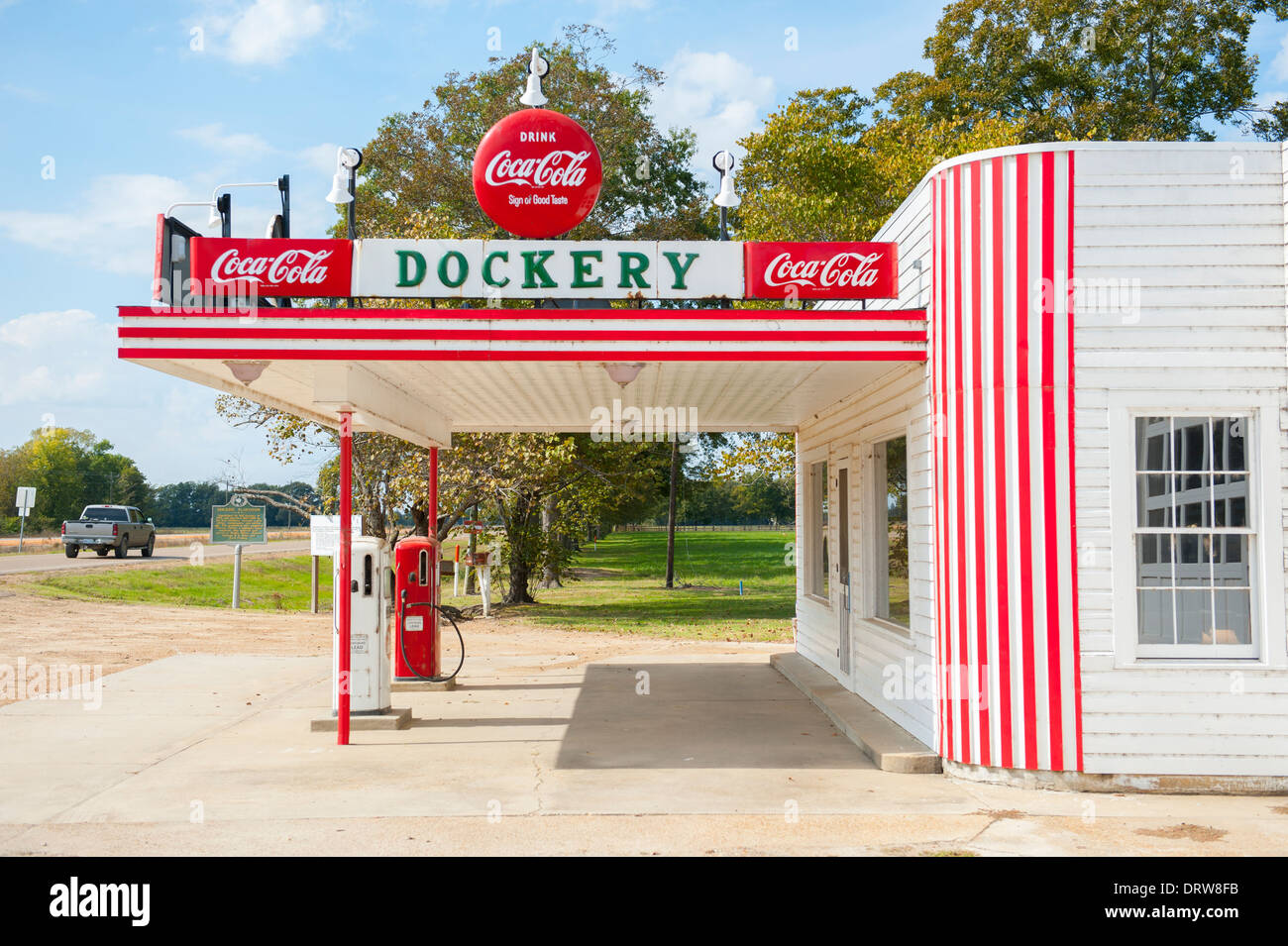 USA-Mississippi MS Miss Cleveland - alte Oldtimer Tankstelle an Dockery Farmen Geburtsstätte des Blues-Kreuzung Stockfoto