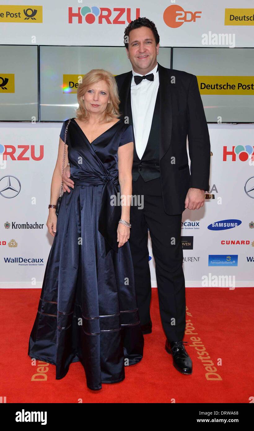 Schauspielerin Sabine Postel und Freund Christian kommt bei 49Die