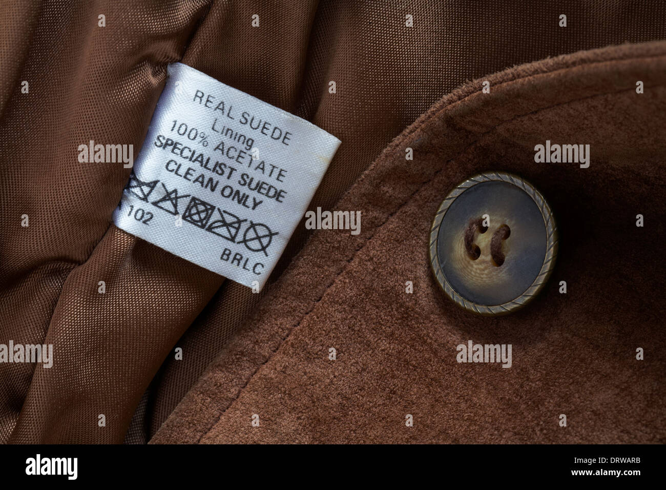 Echtes Wildleder-Label in Jacke - Pflege waschen Symbole und Anweisungen  Stockfotografie - Alamy