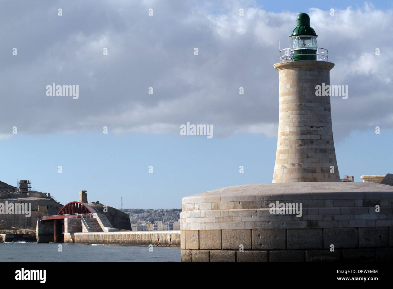 ST. ELMO WELLENBRECHER Kopf Licht & Brücke VALLETTA MALTA 5. Dezember 2013 Stockfoto