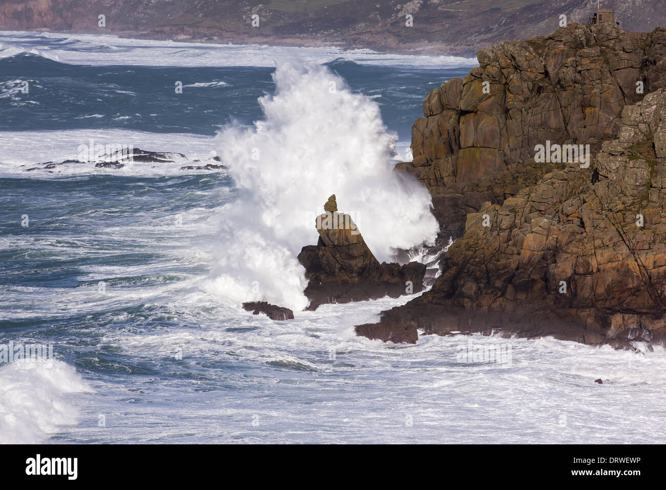South West Coast Path, Lands End, UK. 1. Februar 2014. Teig in die Küste bei Lands End, Cornwall winkt. © Barry Bateman/Alamy Live News, UK.  Februar 2014. Teig in die Küste bei Lands End, Cornwall winkt. Bildnachweis: Barry Bateman/Alamy Live-Nachrichten Stockfoto