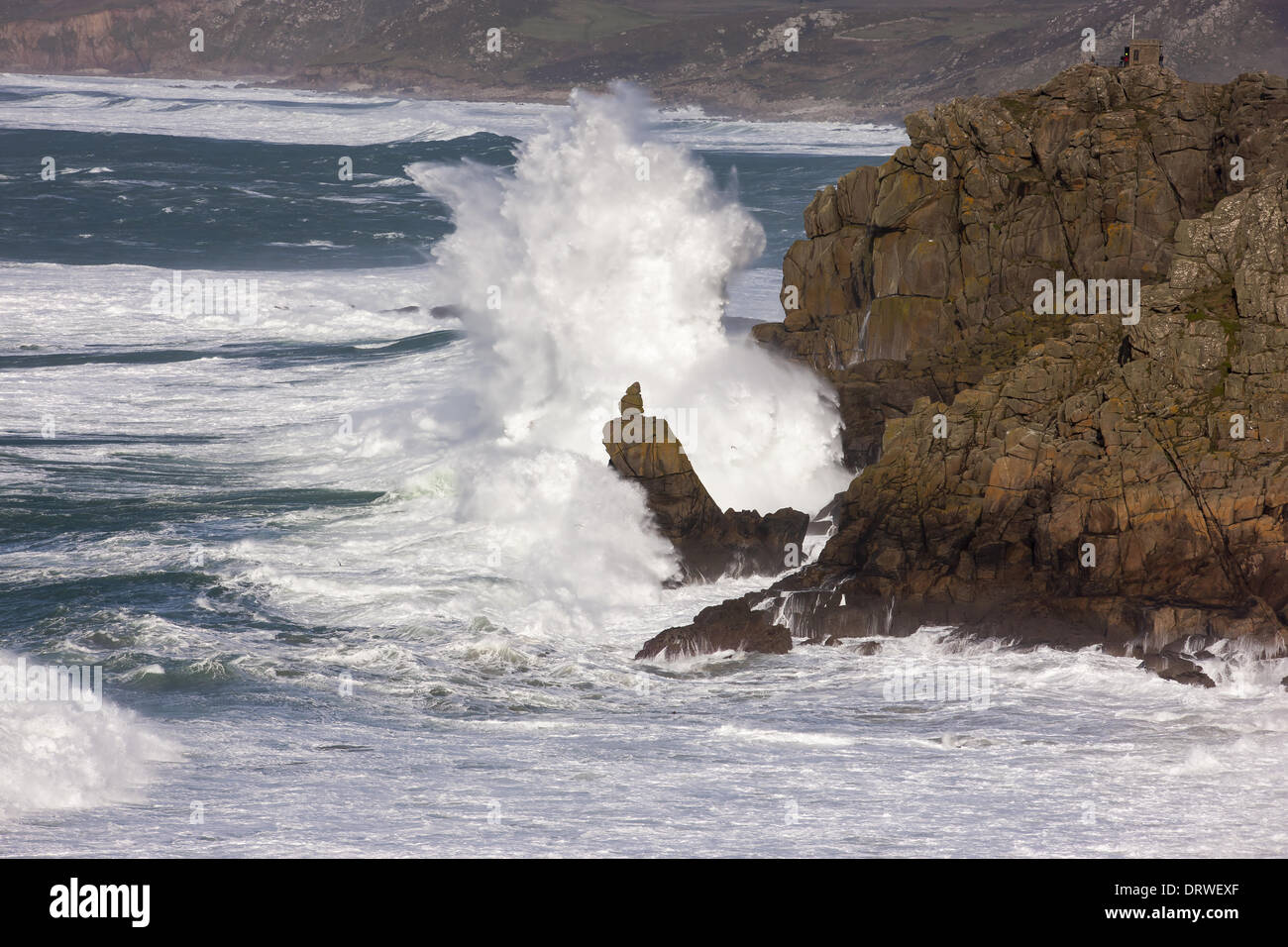 South West Coast Path, Lands End, UK. 1. Februar 2014. Teig in die Küste bei Lands End, Cornwall winkt. © Barry Bateman/Alamy Live News, UK.  Februar 2014. Teig in die Küste bei Lands End, Cornwall winkt. Bildnachweis: Barry Bateman/Alamy Live-Nachrichten Stockfoto