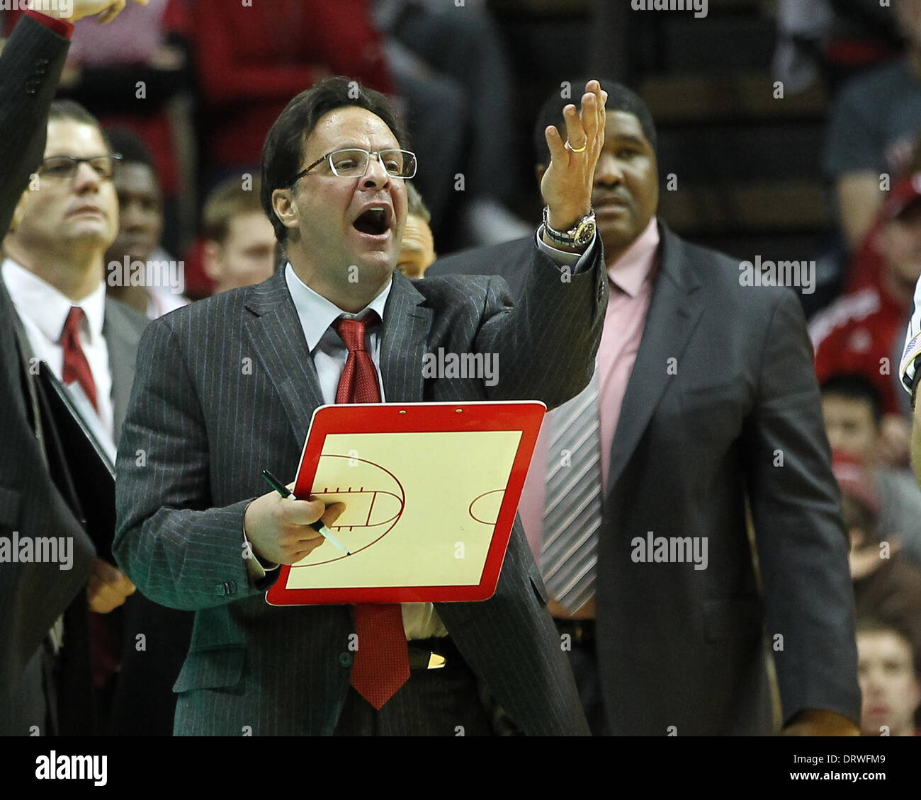 Bloomington, Indiana, USA. 2. Februar 2014. 2. Februar 2014: Indiana Hoosiers Cheftrainer Tom Crean reagiert während der zweiten Hälfte des Spiels gegen die Michigan Wolverines in der Assembly Hall in Bloomington, Indiana. Indiana gewann 63-52. Kredit-Bild: Pat Lovell/Cal Sport Media/Alamy Live News Stockfoto