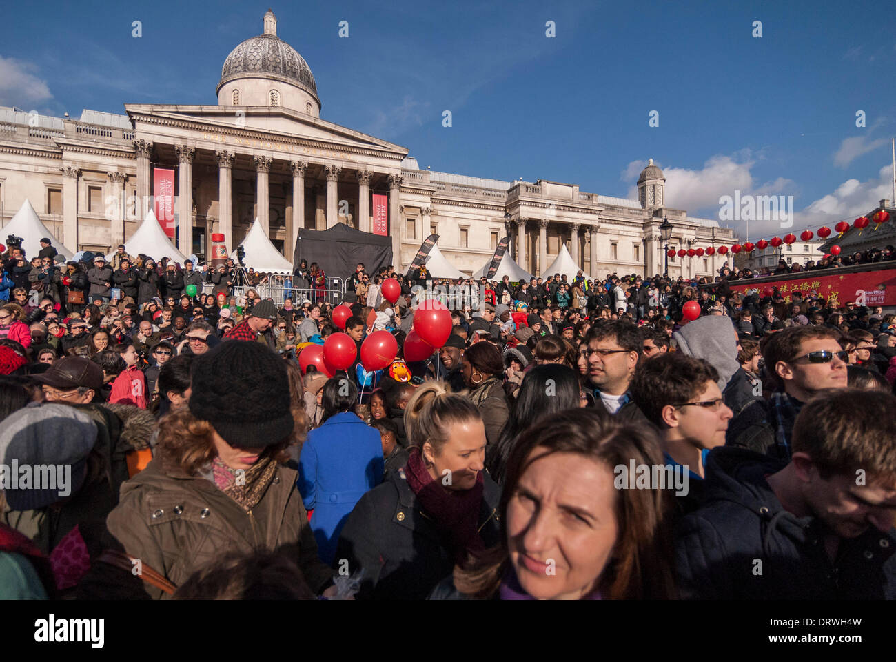 Trafalgar Square, London, UK. 2. Februar 2014. Tausende kommen, um Chinatown und dem Trafalgar Square zu feiern das Jahr des Pferdes: Stephen Chung/Alamy Live News Stockfoto