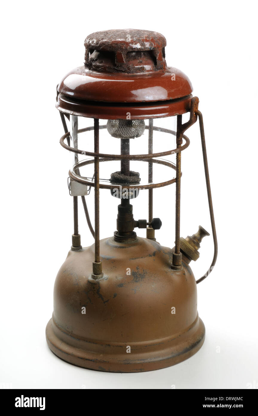 Alten Tilley Lampe auf weißem Hintergrund Stockfoto