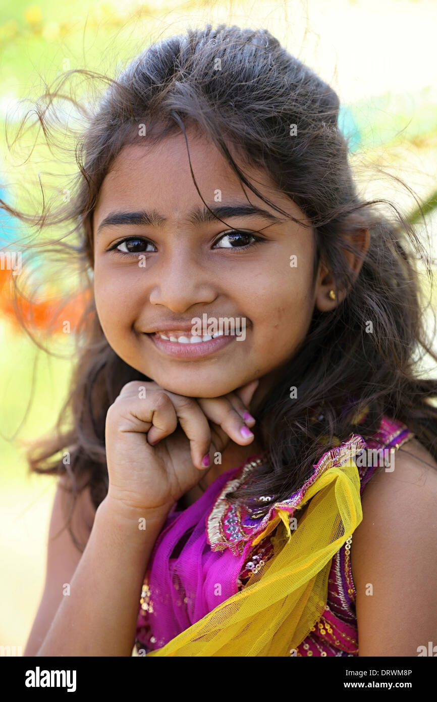 Indische Mädchen lächelnd in Südindien Stockfoto