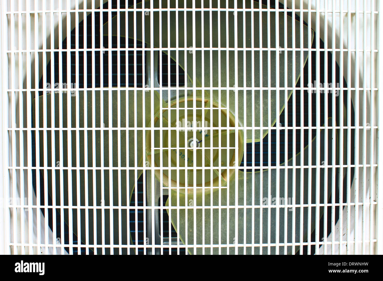 Ventilator Klimaanlage, Kompressor Klimaanlage außerhalb Büro. Stockfoto