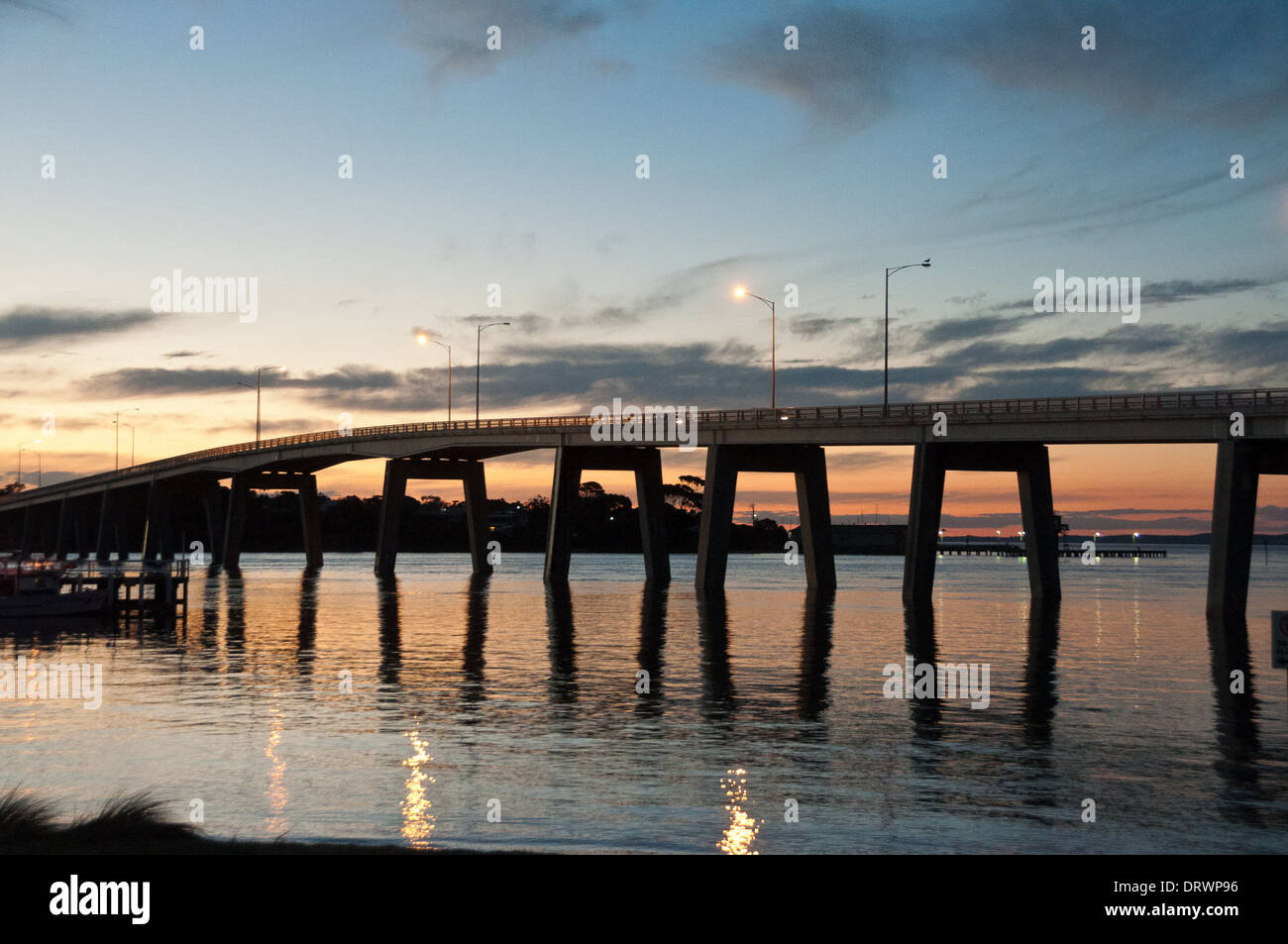 San Remo-Brücke auf Phillip Island und endend bei der Cowes-Steg, eine Multi-Span-Verbindung zwischen Phillip Island und dem Festland Stockfoto