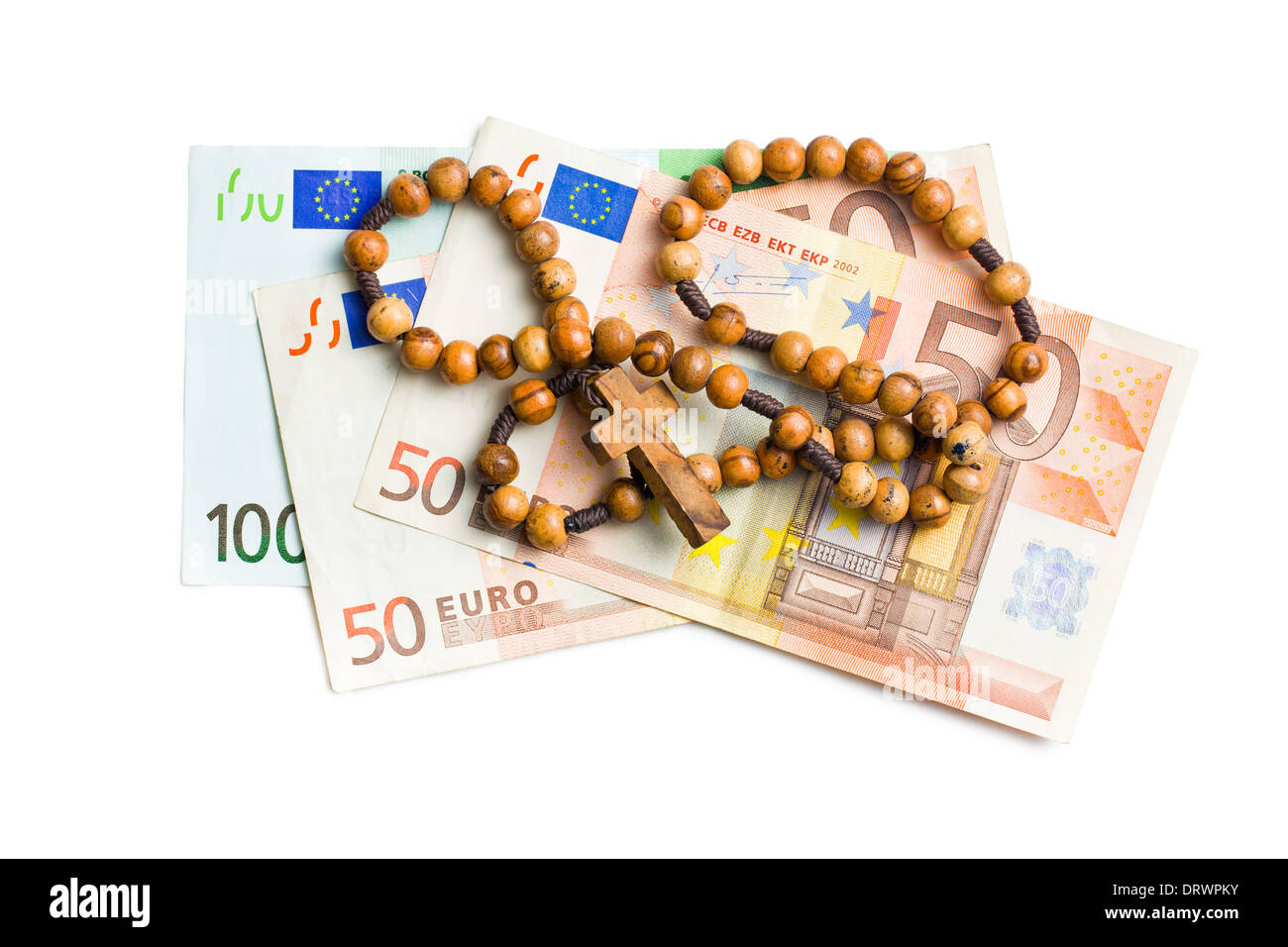Rosenkranz mit Euro-Scheine auf weißem Hintergrund Stockfoto