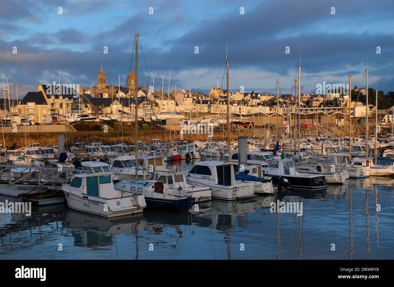 Der hafen von granville Fotos und Bildmaterial in hoher Auflösung Alamy