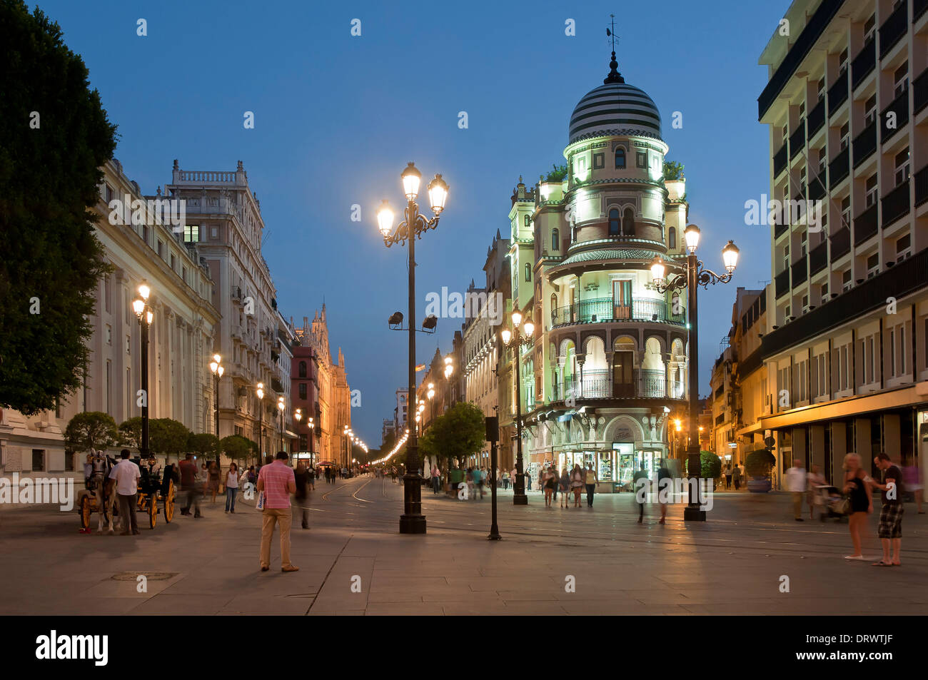 Verfassung und Umgebung: Avenue, Sevilla, Andalusien, Spanien, Europa Stockfoto